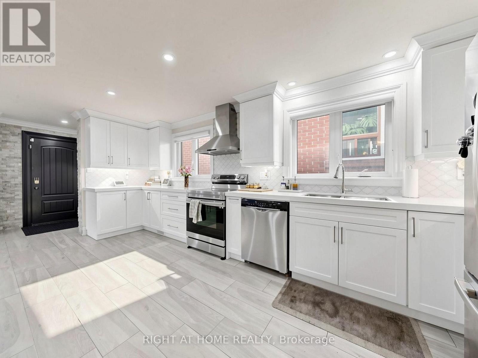 497 NORTHCLIFFE BOULEVARD, Toronto (Oakwood Village) — photo 5
