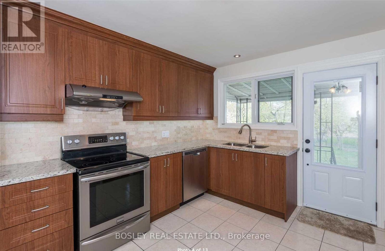 286 SEARLE AVENUE, Toronto (Bathurst Manor) — photo 4