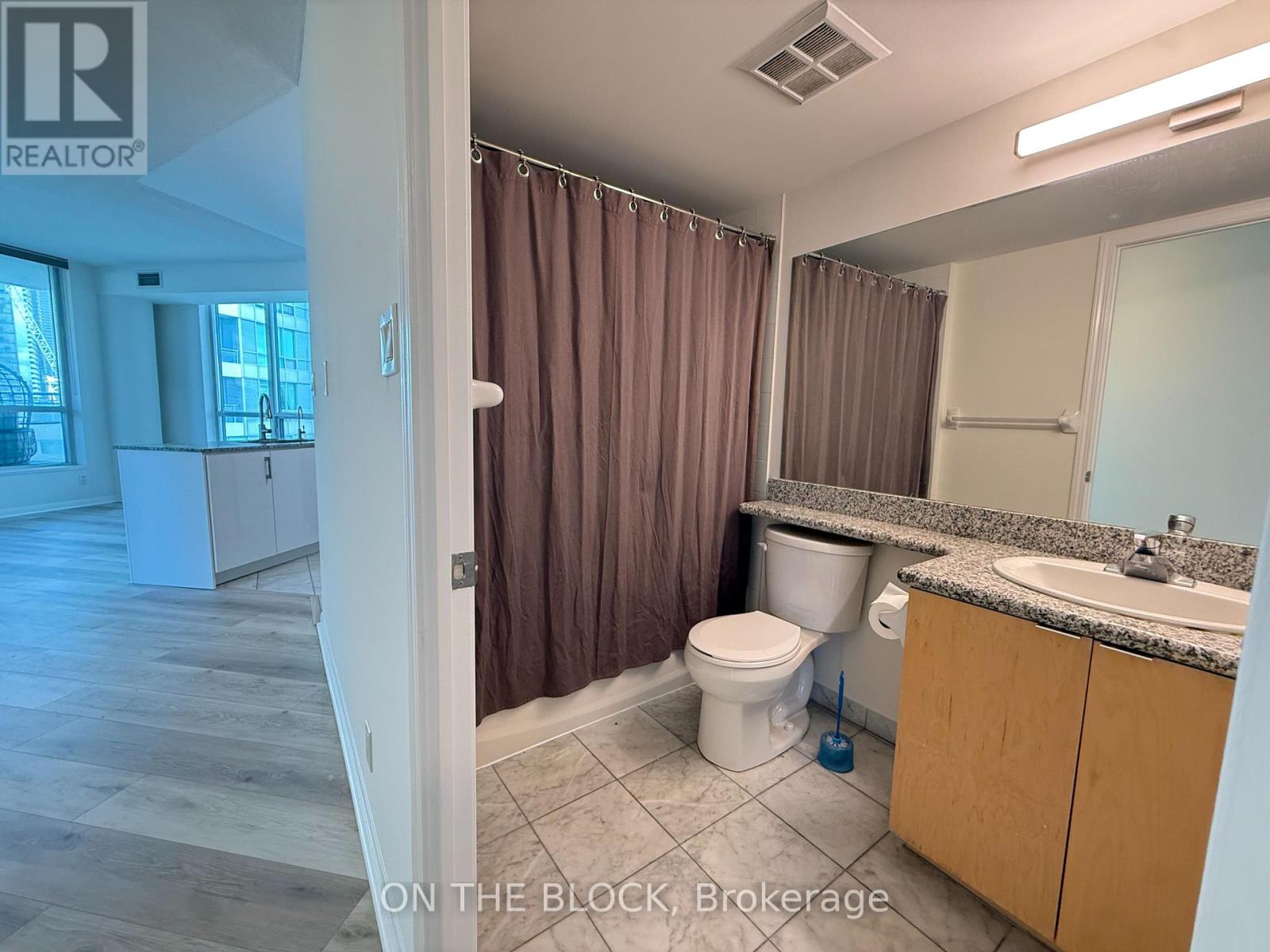 230 Queens Quay West — photo 13