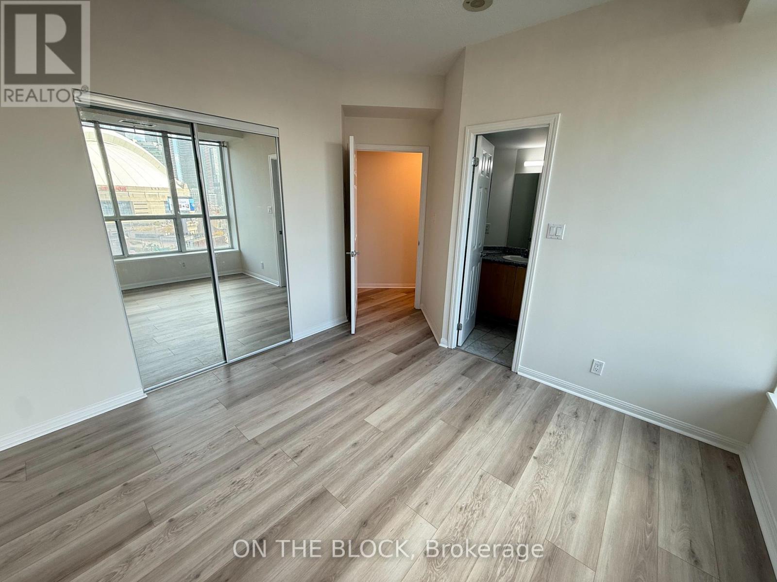 230 Queens Quay West — photo 14