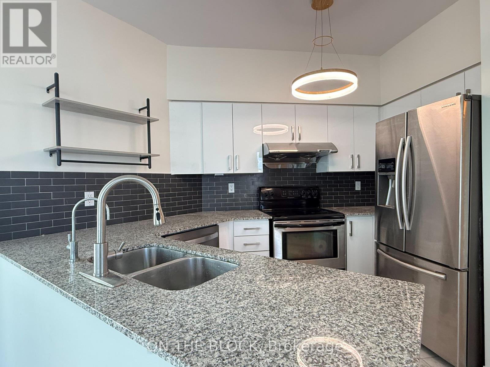 230 Queens Quay West — photo 15