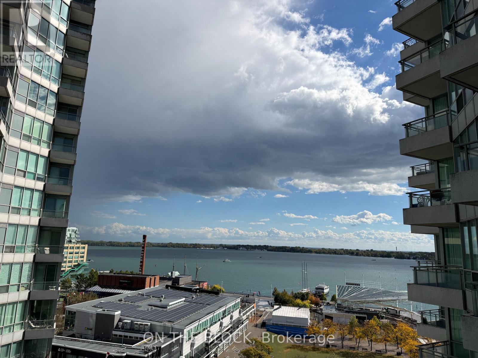 230 Queens Quay West — photo 16
