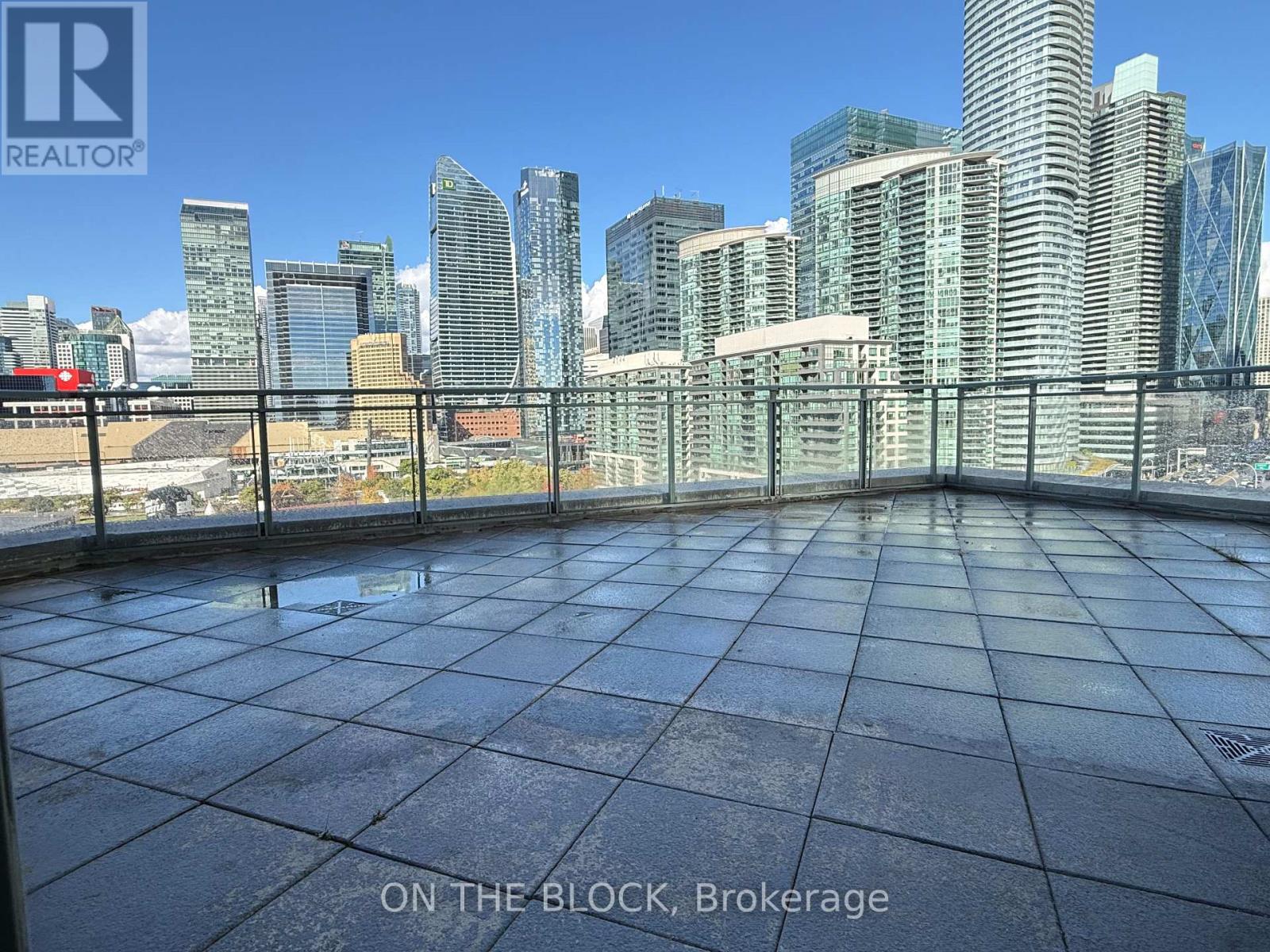 230 Queens Quay West — photo 18