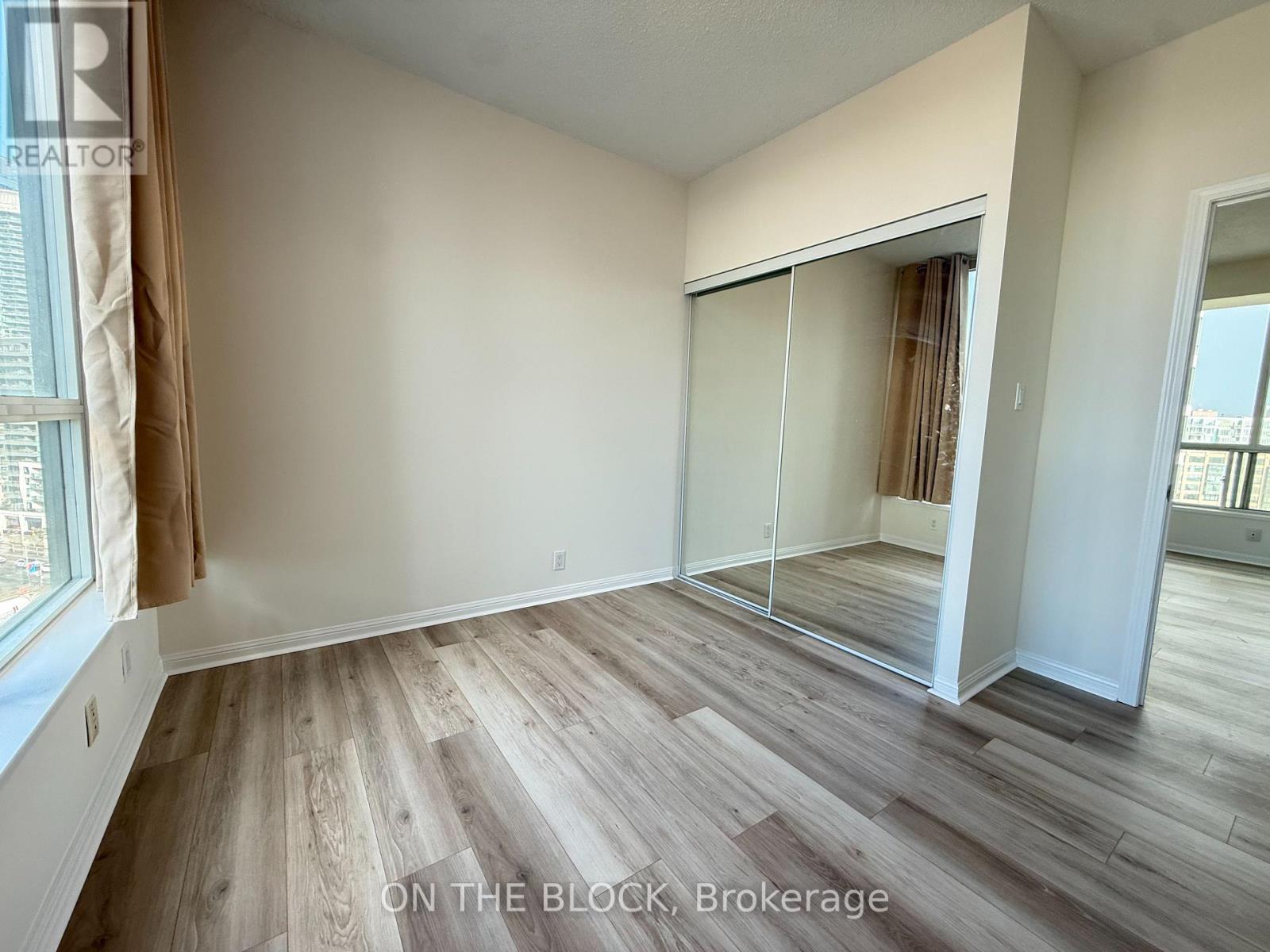 230 Queens Quay West — photo 19