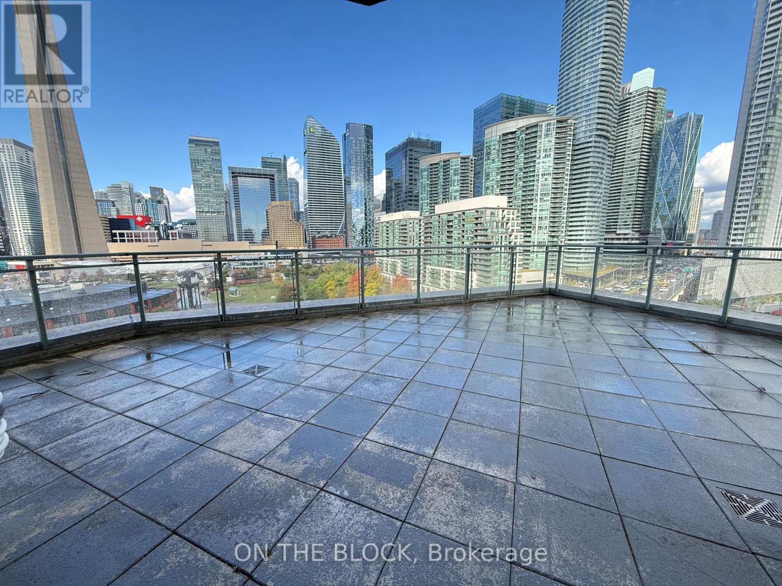 1515 - 230 QUEENS QUAY W, Toronto (Waterfront Communities) — photo 2
