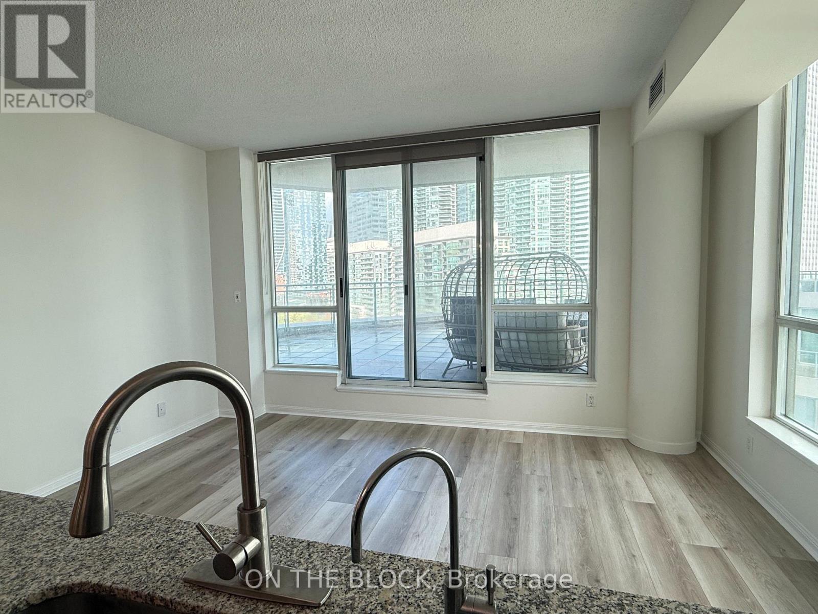 1515 - 230 QUEENS QUAY W, Toronto (Waterfront Communities) — photo 6