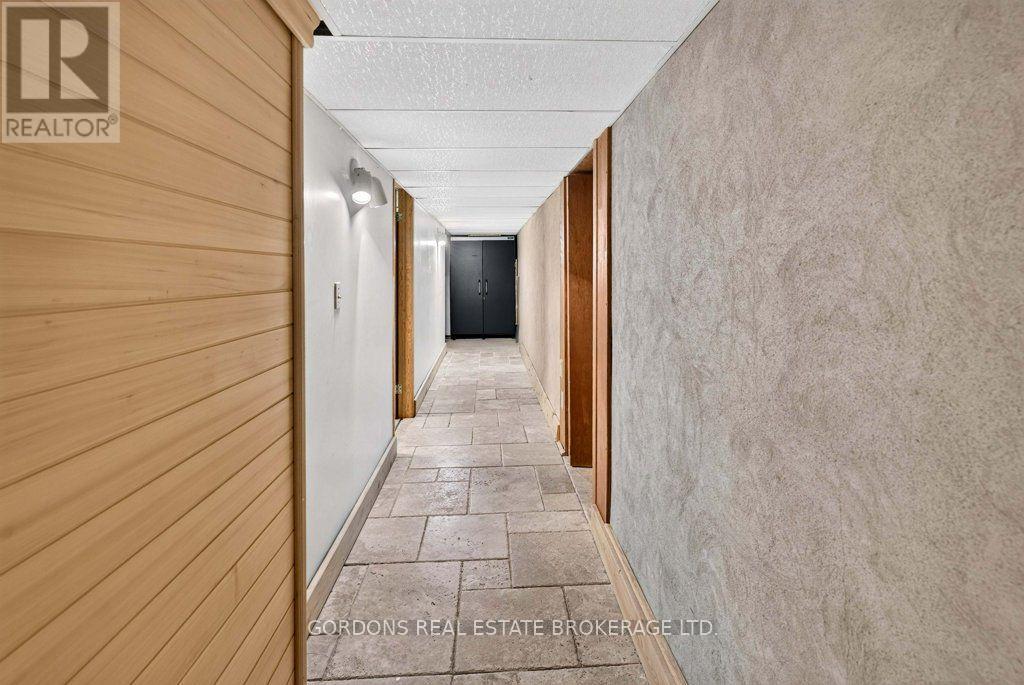 679 Palace Road — photo 43