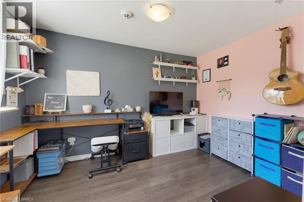 256 DUNDAS Street - 15