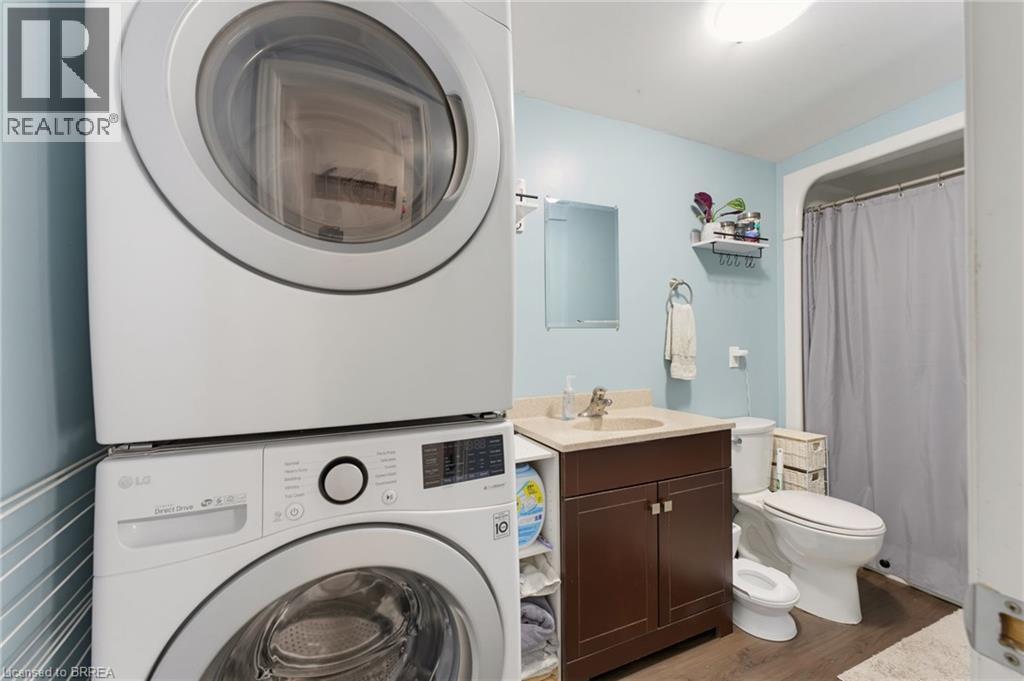 256 DUNDAS Street - 16