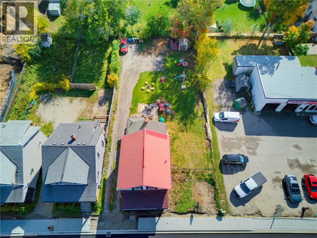 256 DUNDAS Street - 30