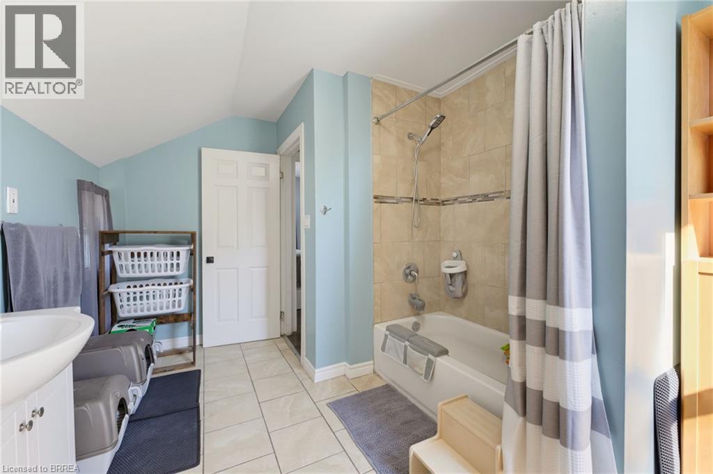 256 DUNDAS Street - 18