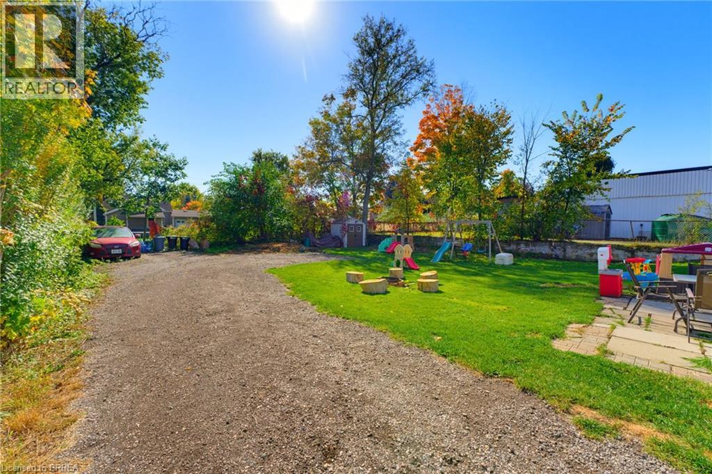 256 DUNDAS Street - 25