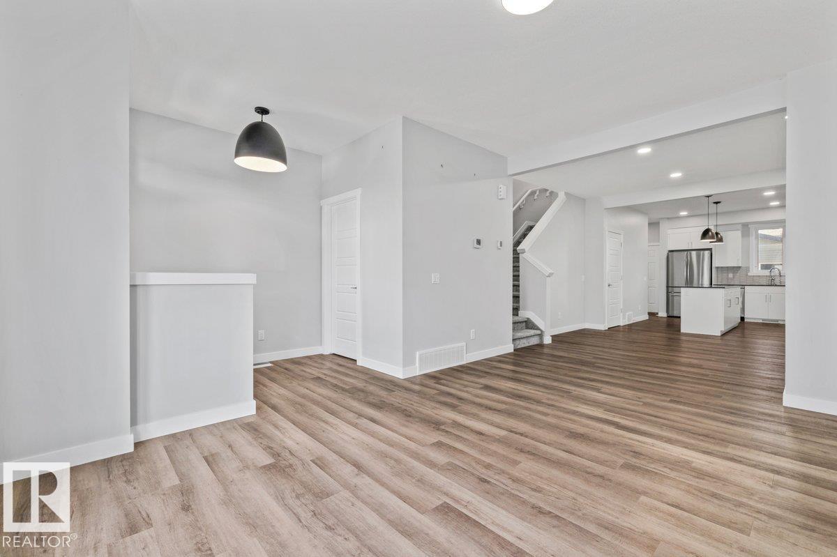 9815 227 St NW photo 3 — MLS® E4513013