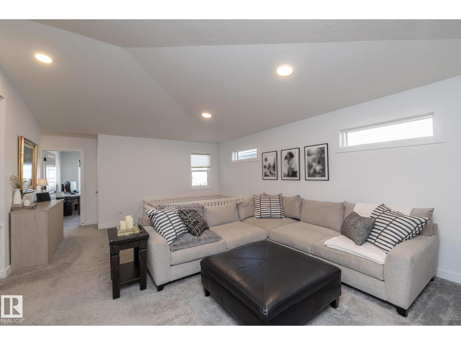 54 Kingsbury Circle, photo 23