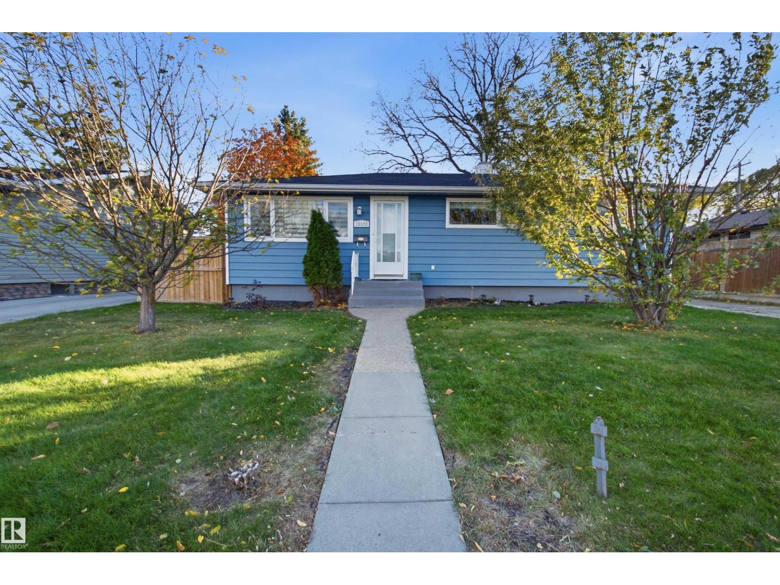 Photo of 15933 95 AV NW, Edmonton