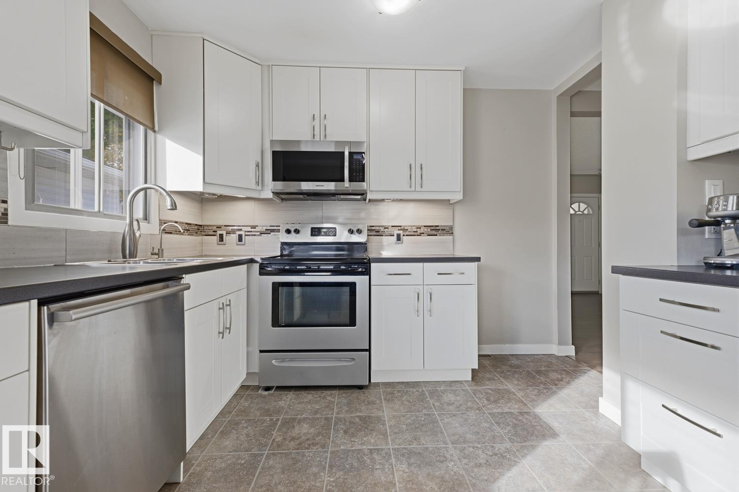 12235 51 Street NW, photo 13