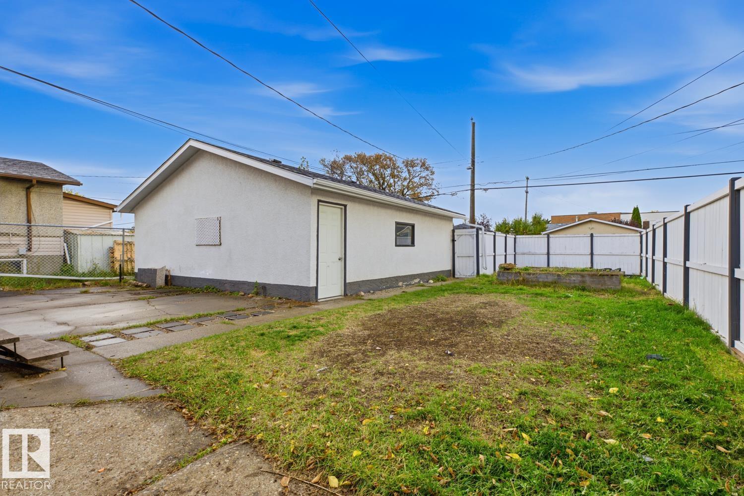 12235 51 Street NW, photo 4