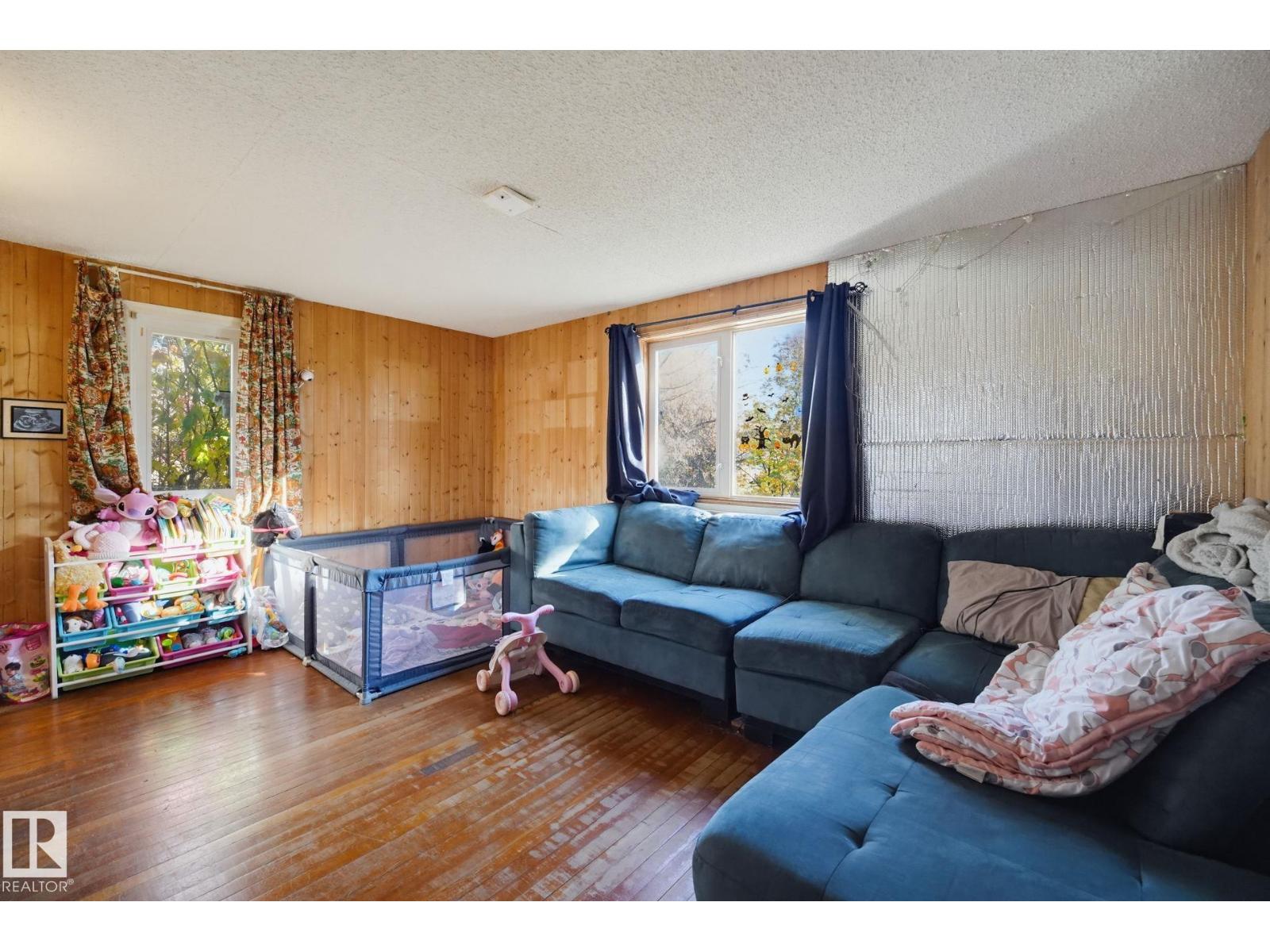 5210 52 Street, photo 5