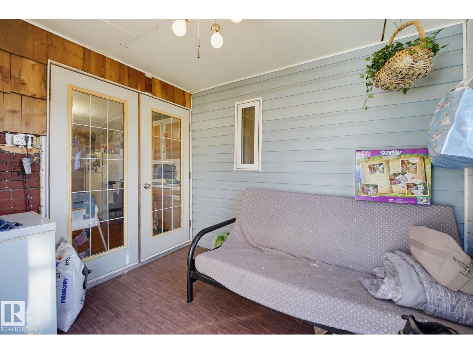 5210 52 Street, photo 9