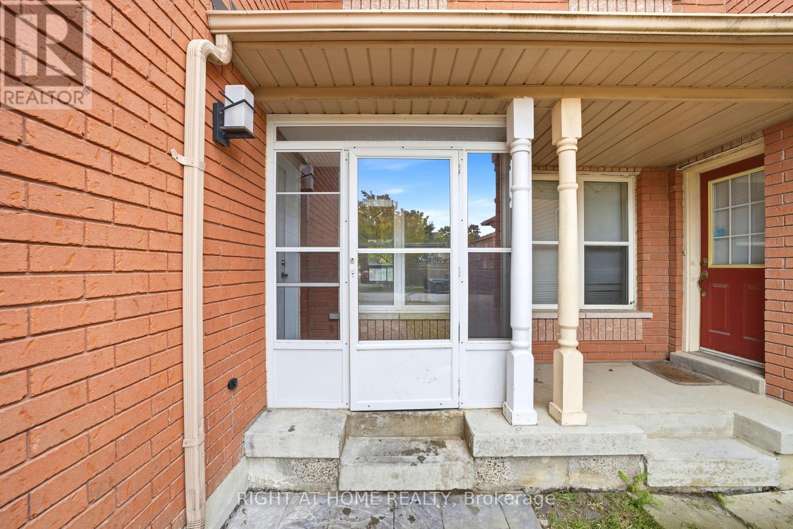 31 Islay Crescent, Vaughan, ON photo 3