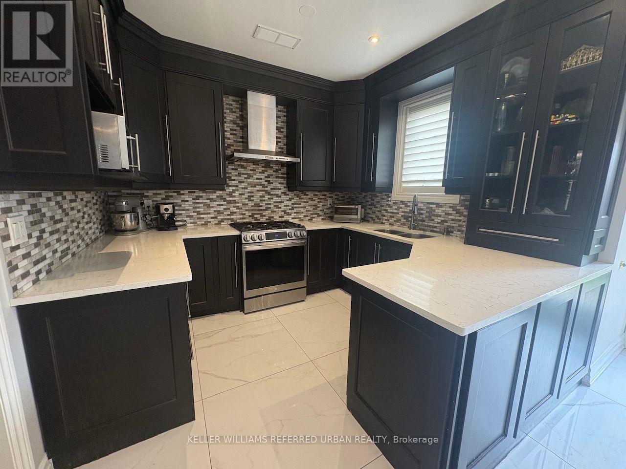 63 Oatlands Crescent, Richmond Hill, ON photo 5