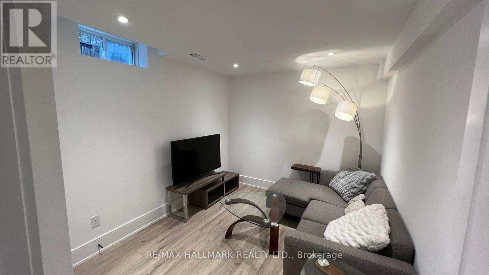 83 Gladstone Avenue — photo 8