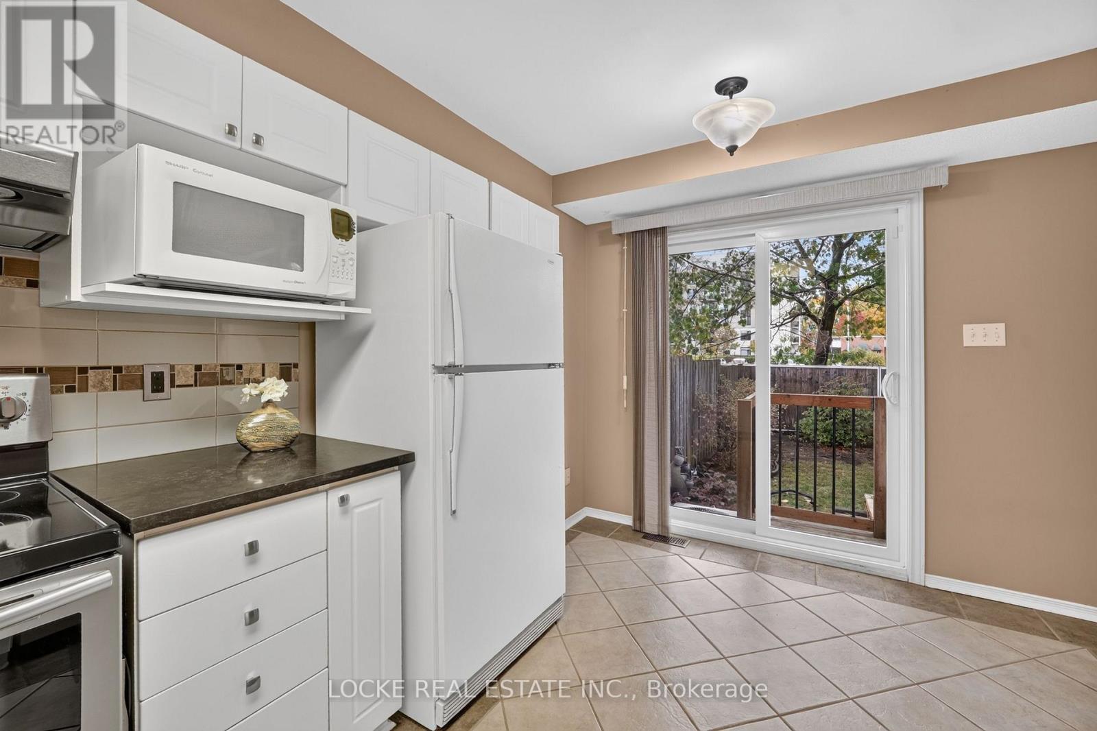 416 LAWLER CRESCENT - 15