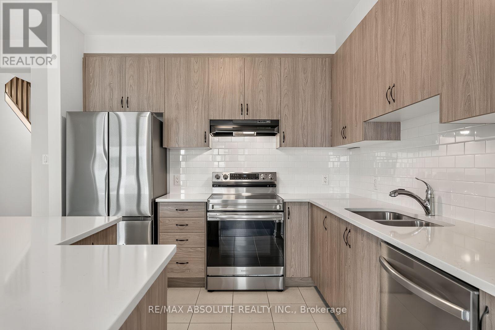 235 BILLRIAN CRESCENT - 11