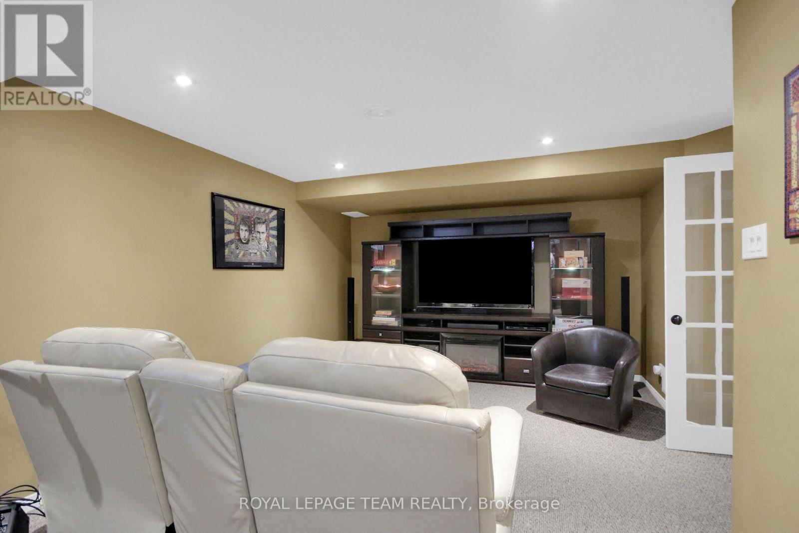 9 MERSEY DRIVE - 33