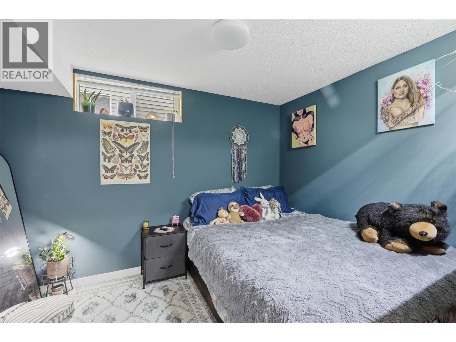 Photo 17 of 25
