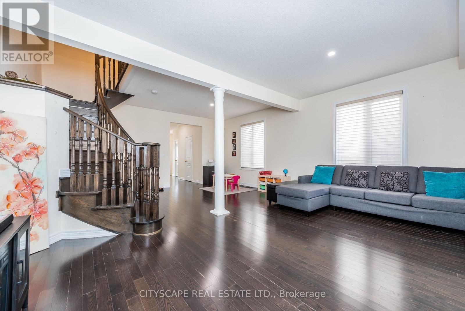 37 Aspermont Crescent — photo 11