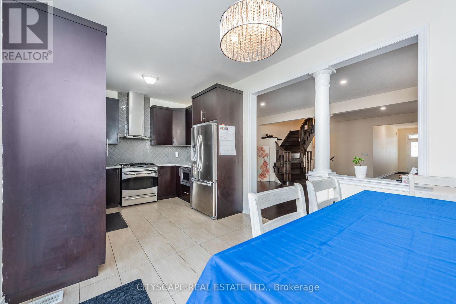 37 Aspermont Crescent — photo 14