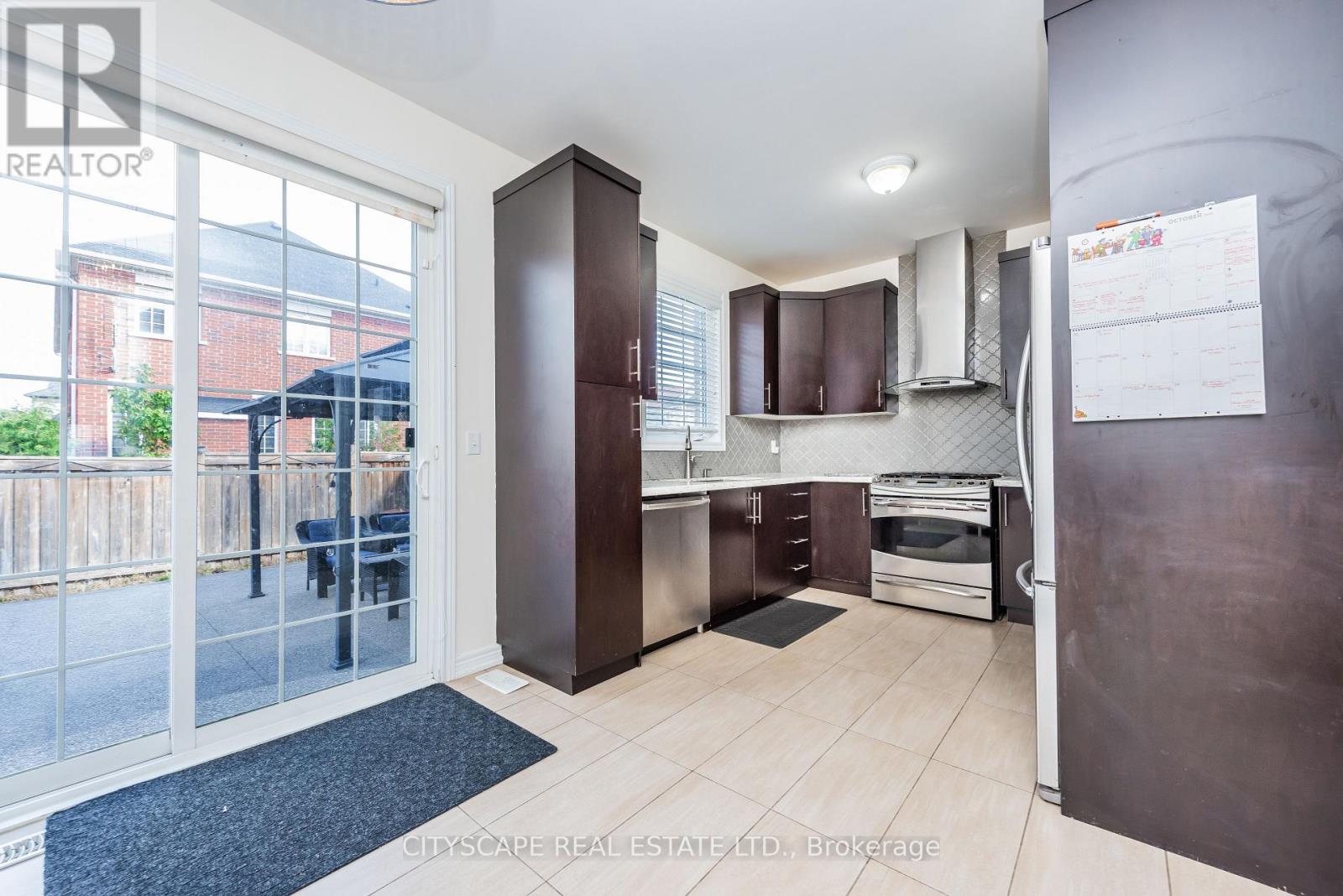 37 Aspermont Crescent — photo 15