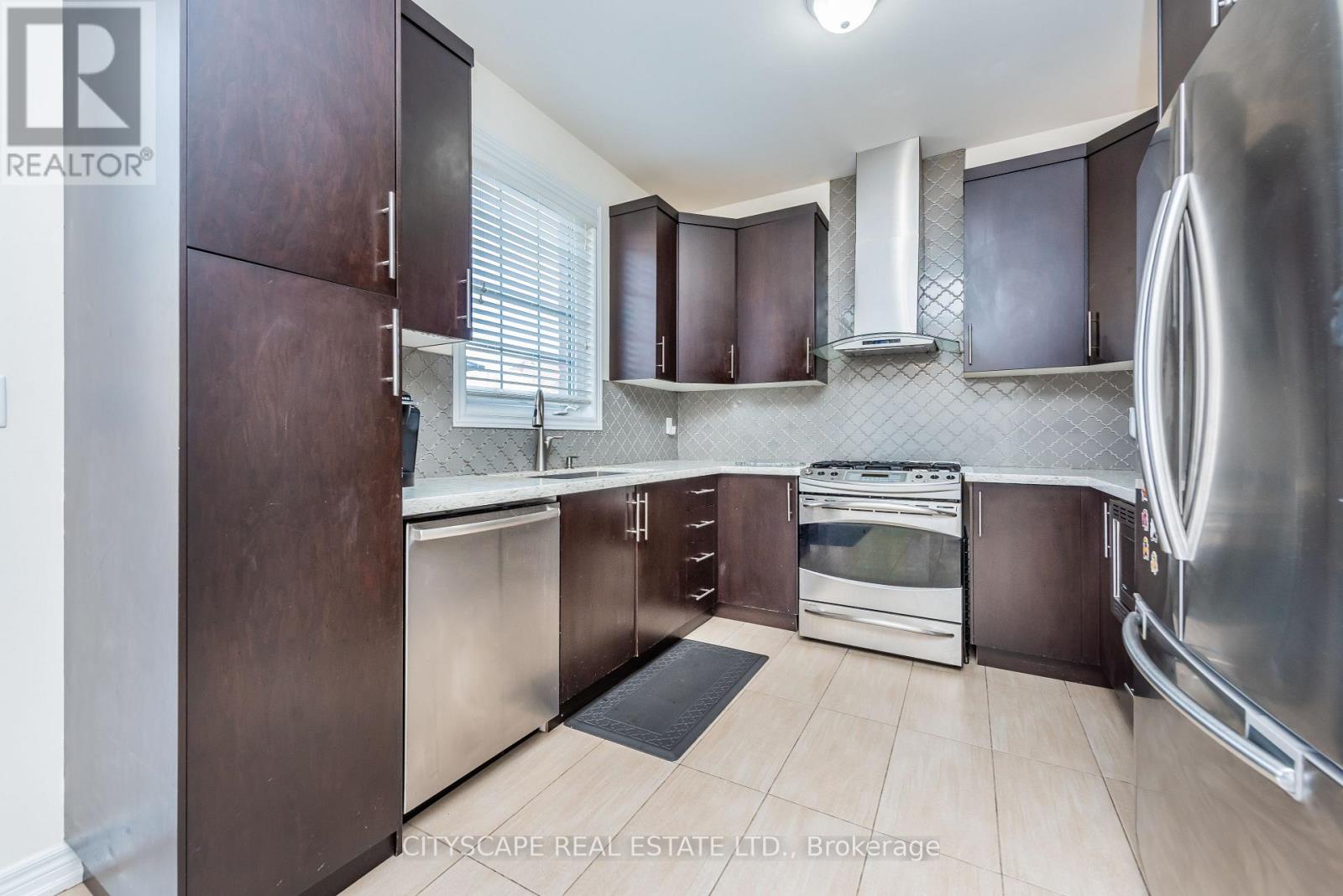 37 Aspermont Crescent — photo 16