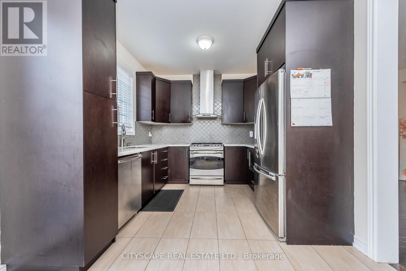 37 Aspermont Crescent — photo 17