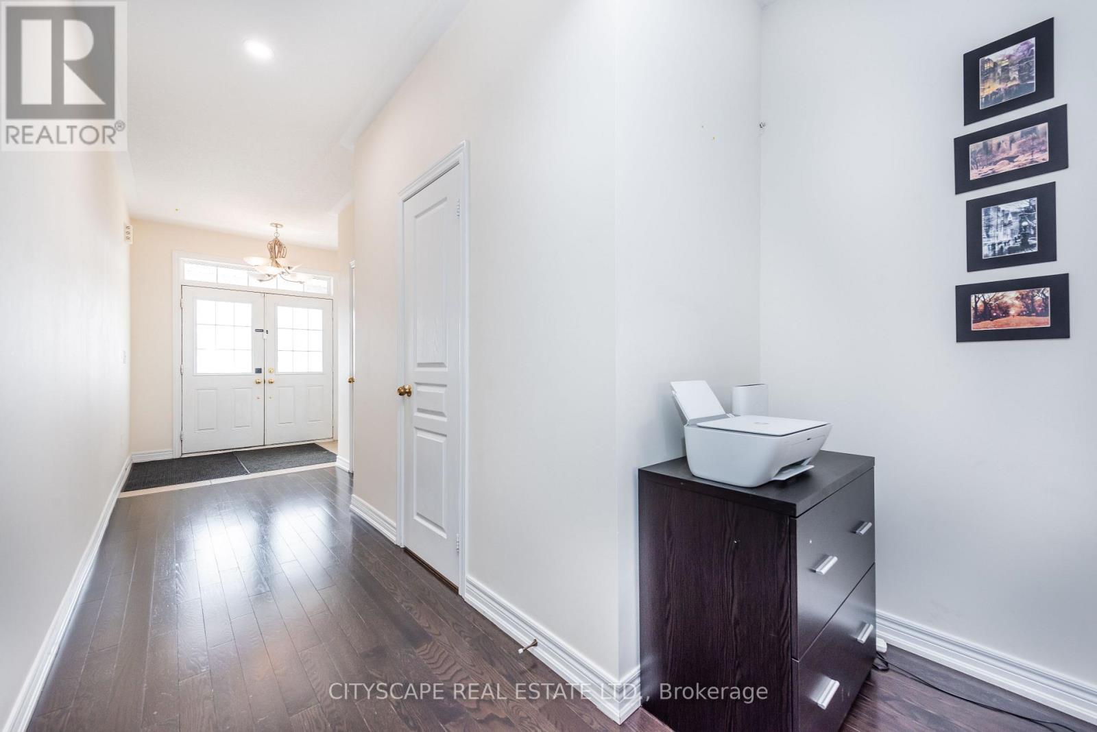 37 Aspermont Crescent — photo 2