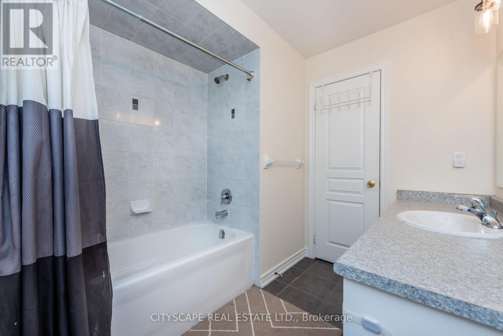37 Aspermont Crescent — photo 29