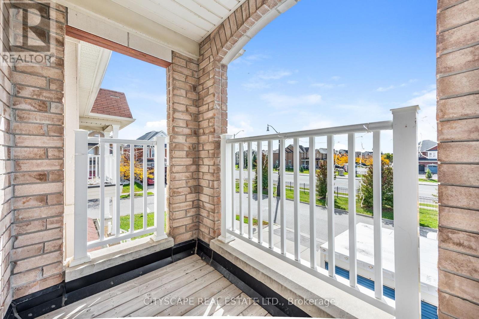 37 Aspermont Crescent — photo 34