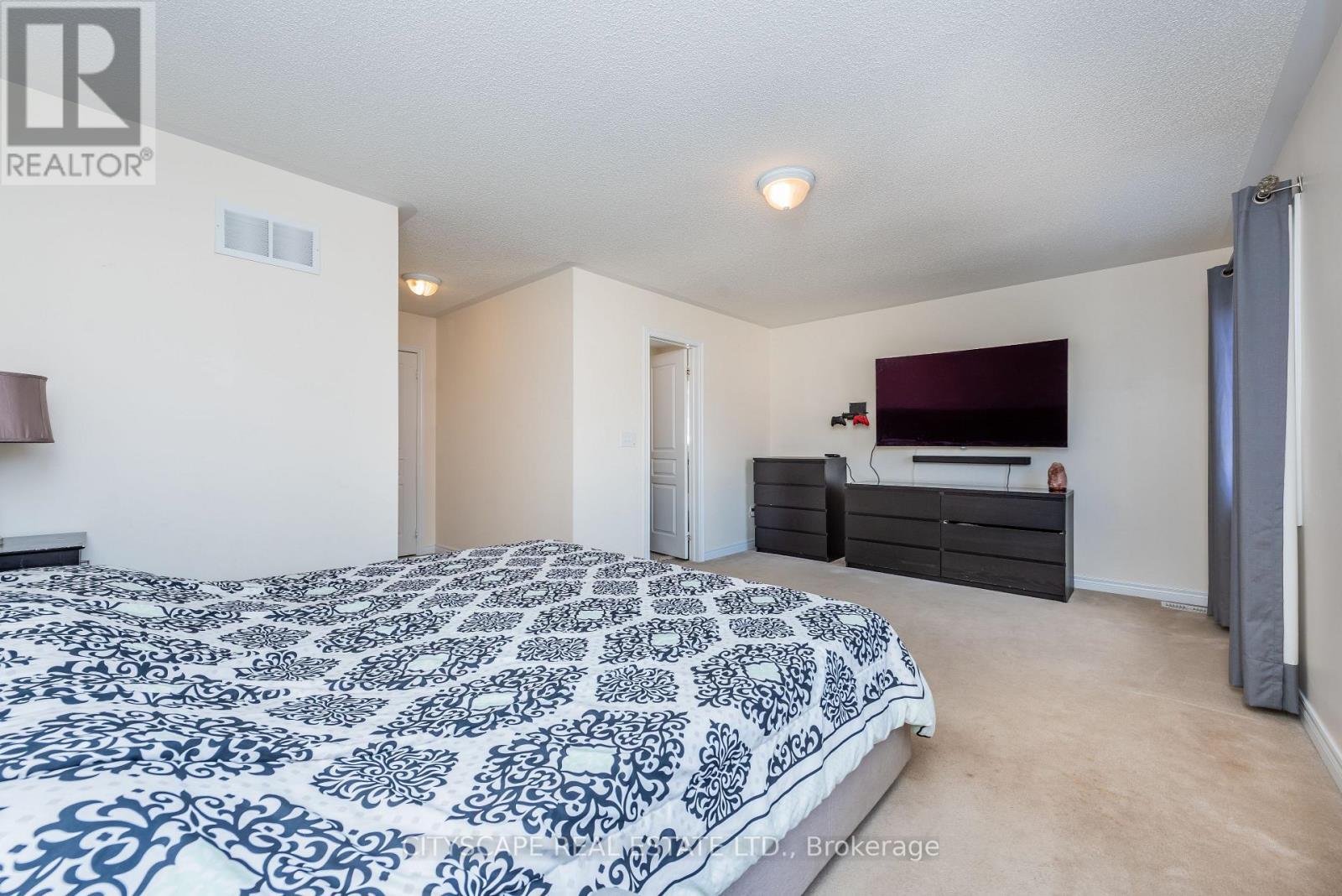 37 Aspermont Crescent — photo 39