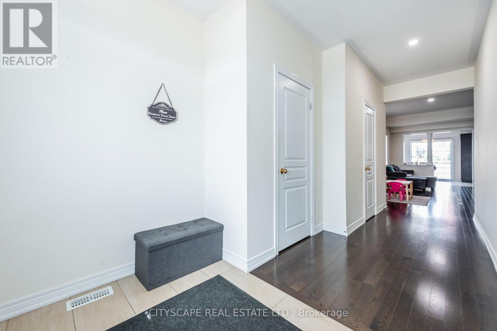 37 Aspermont Crescent — photo 4