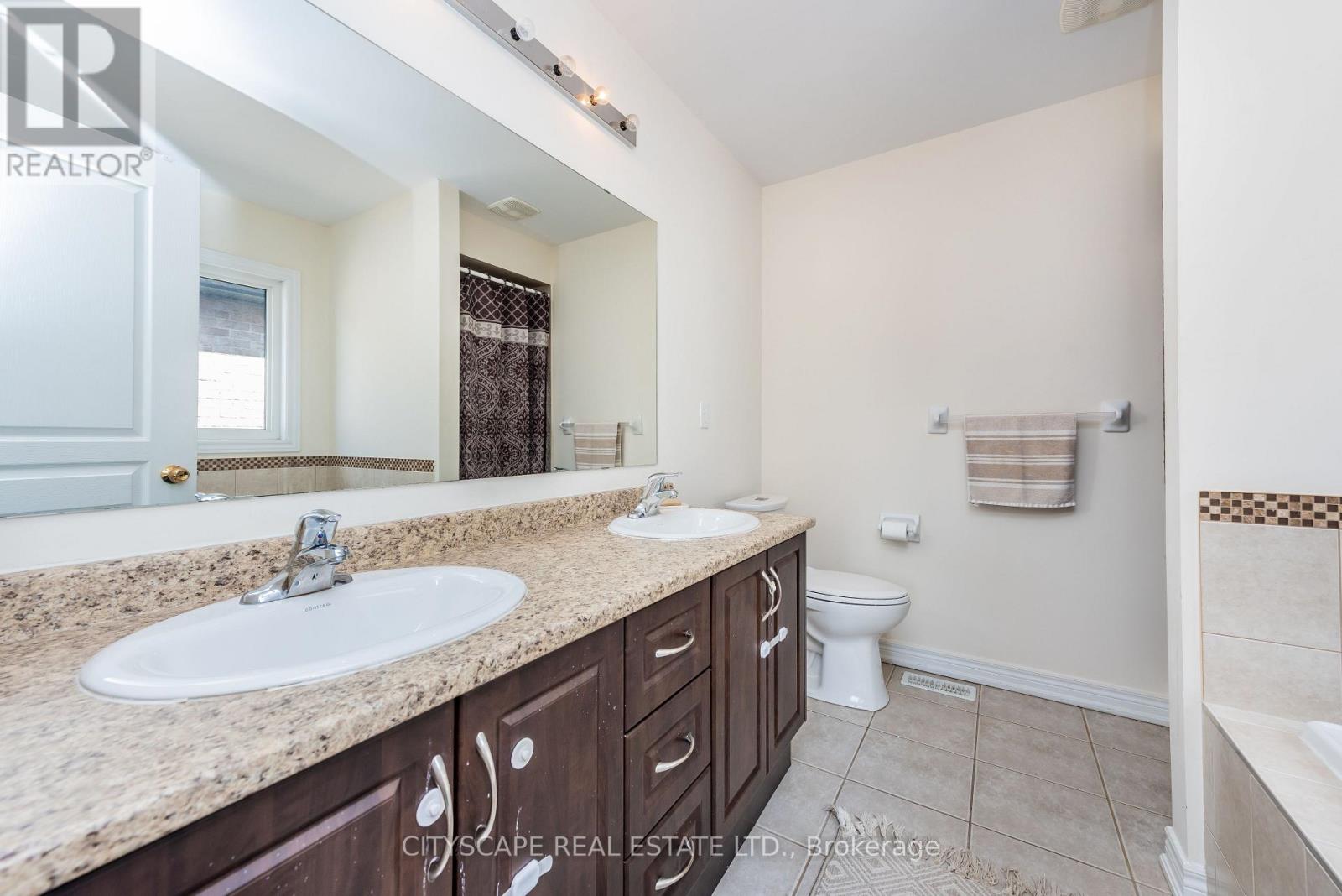 37 Aspermont Crescent — photo 40
