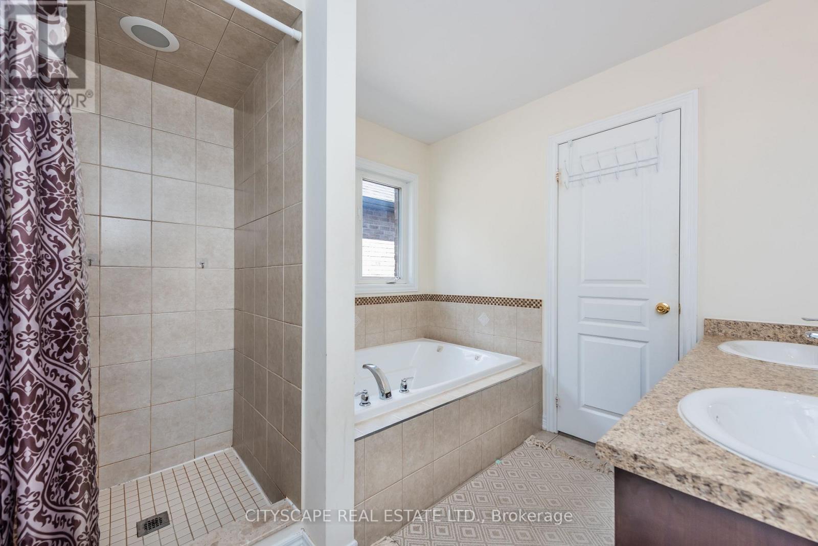 37 Aspermont Crescent — photo 41