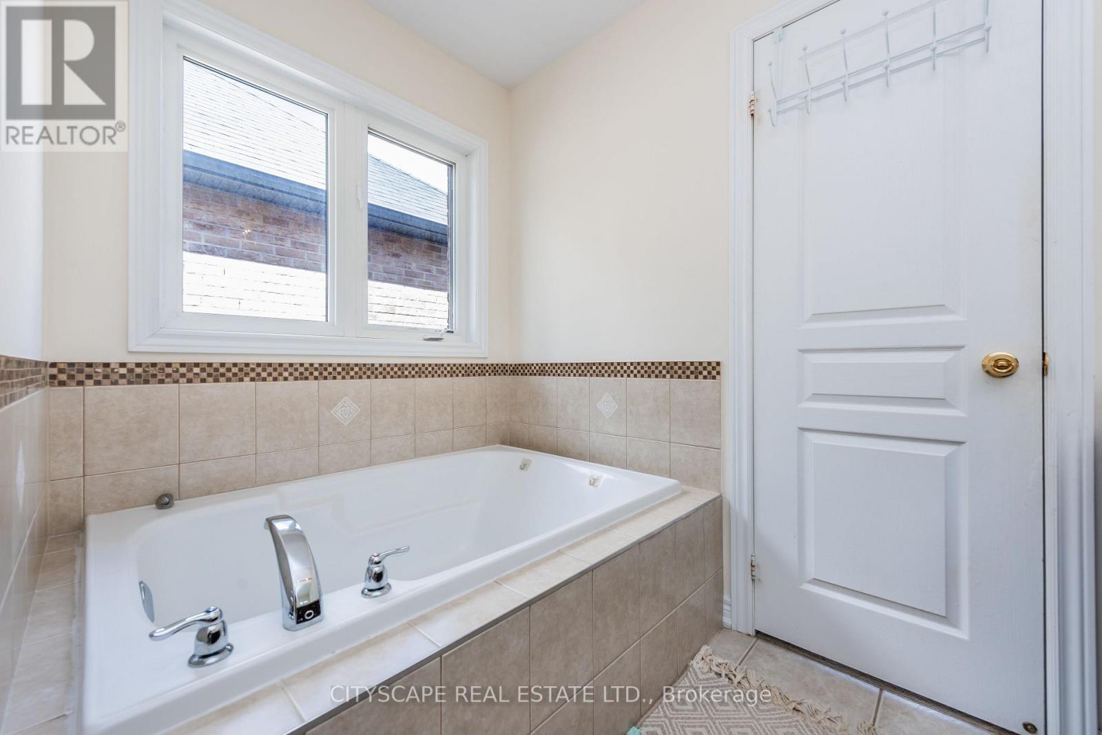 37 Aspermont Crescent — photo 42