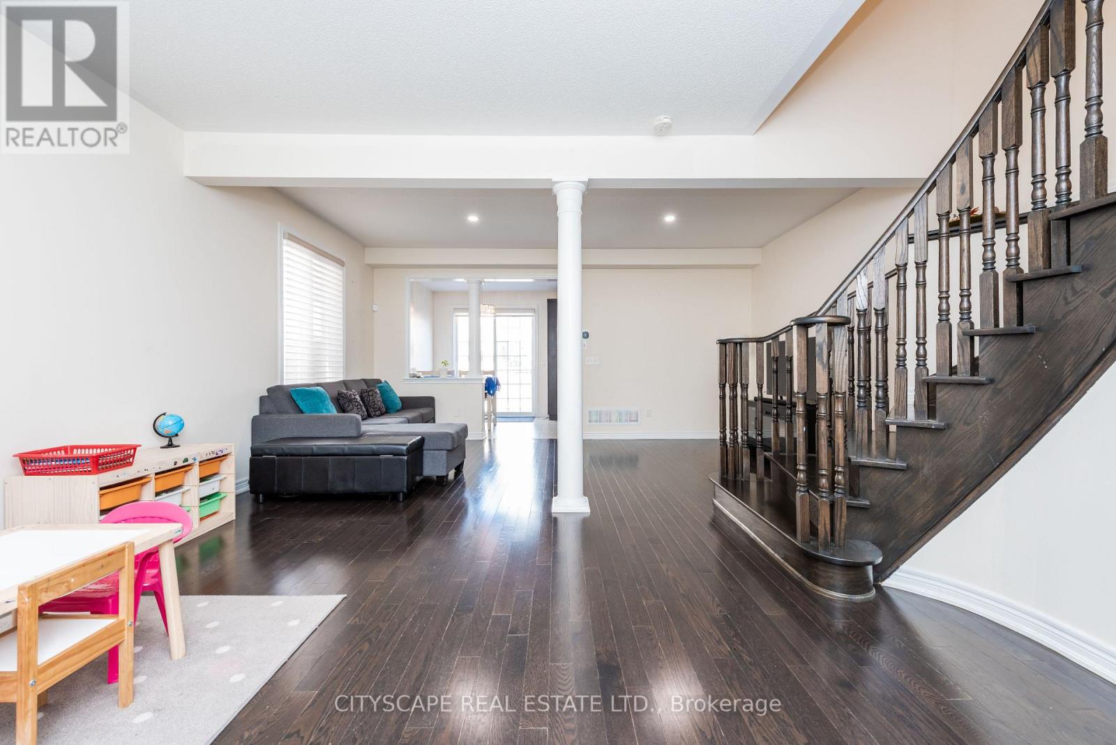37 Aspermont Crescent — photo 8