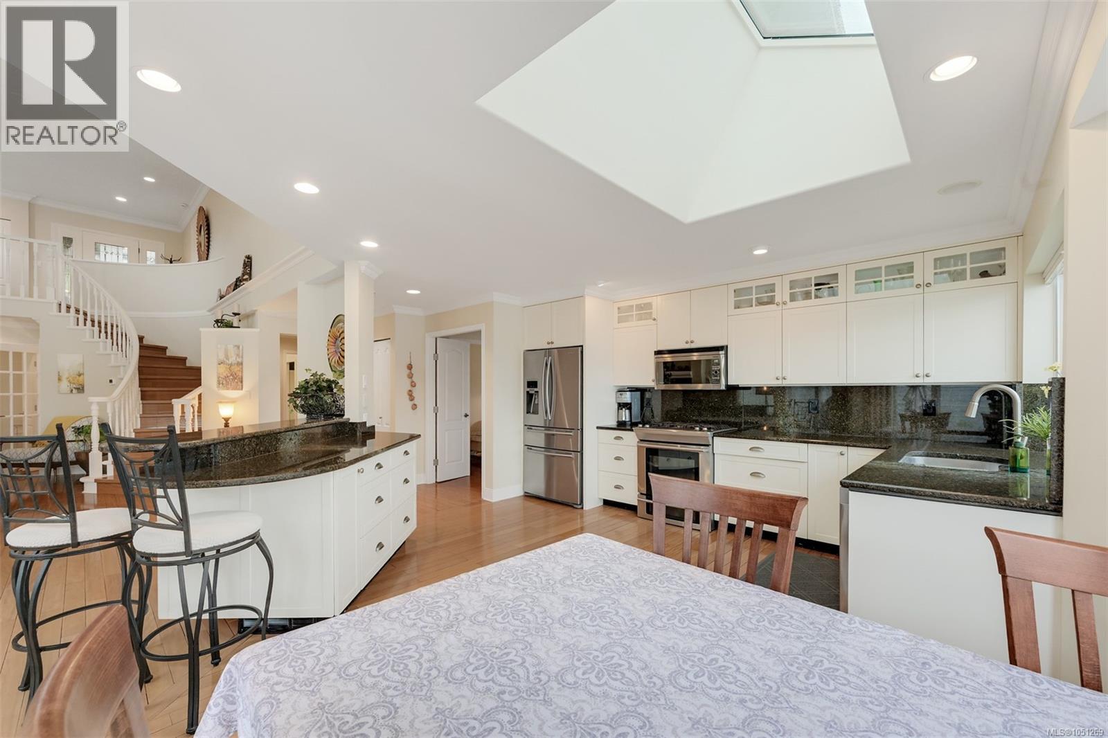 543 Marine View - 32