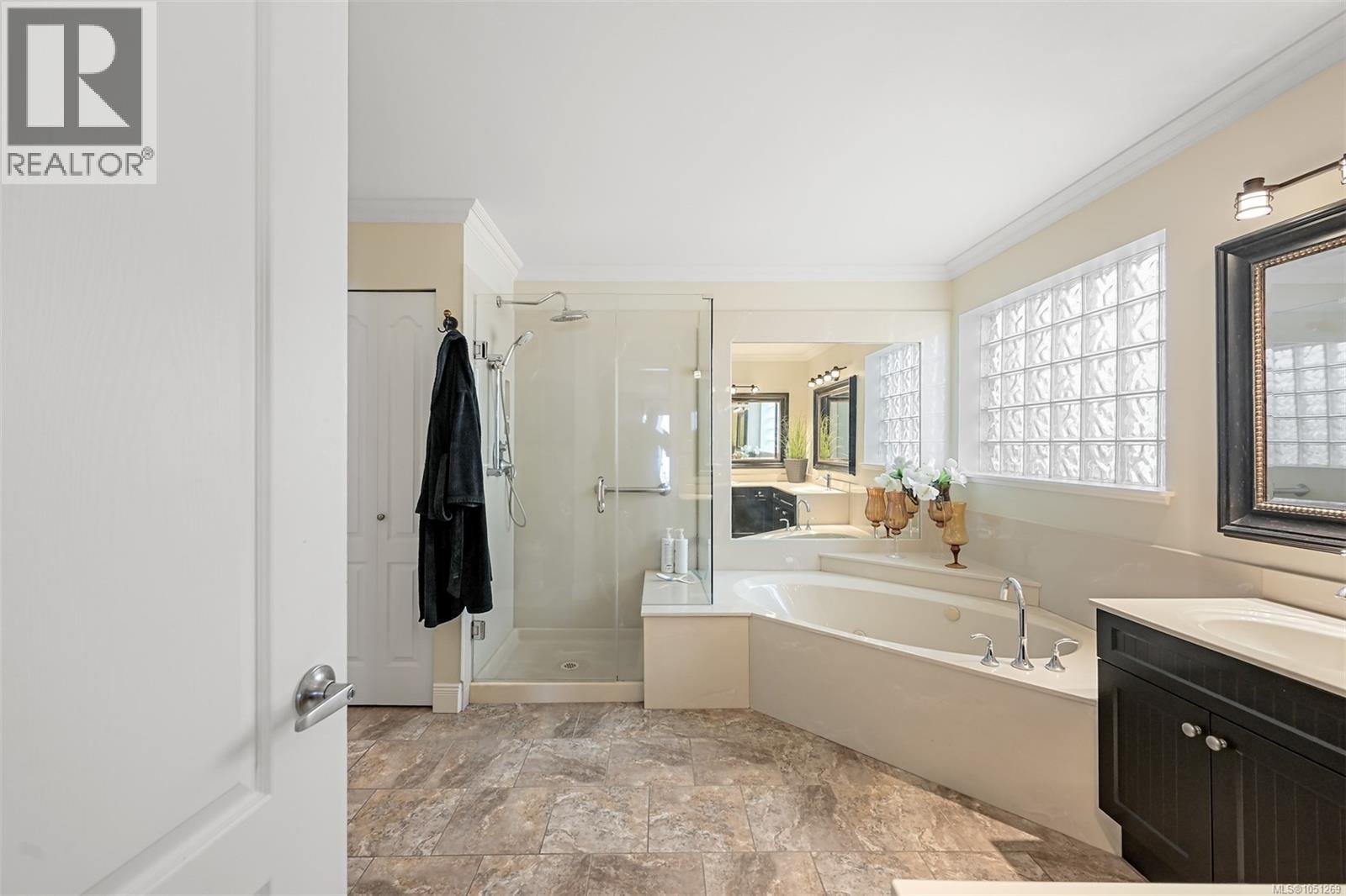 543 Marine View - 55