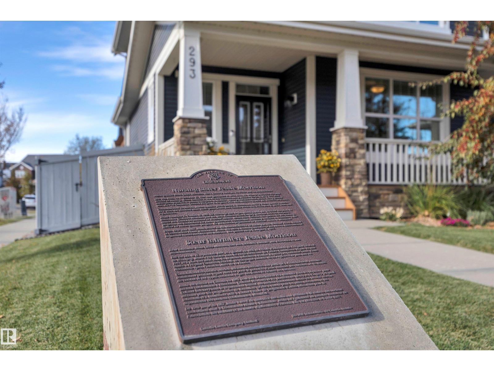 293 Griesbach Rd NW photo 3 — MLS® E4512979