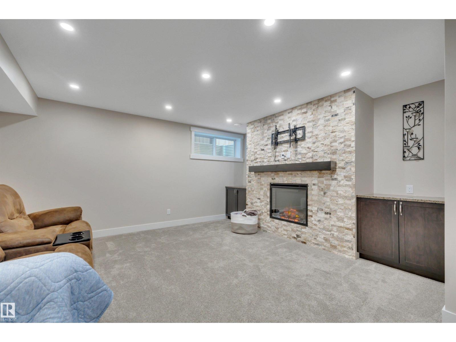 293 GRIESBACH RD NW - 33
