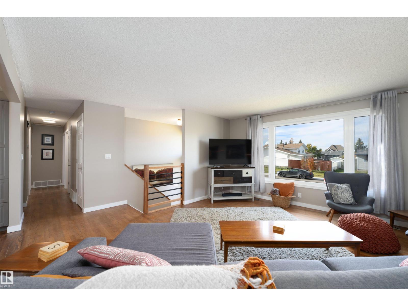 5019 46 ST - 12