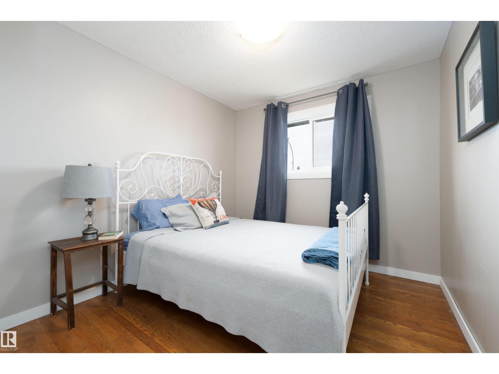 5019 46 ST - 22